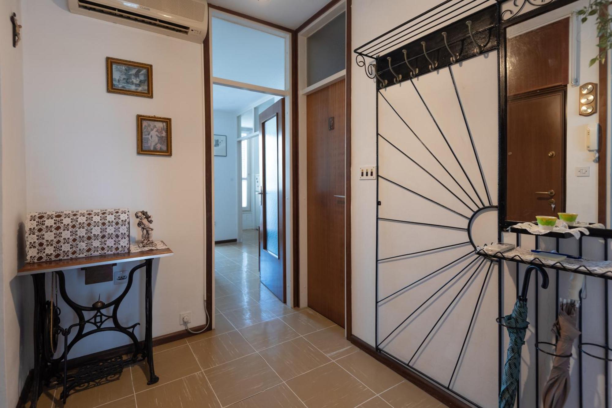 Sunnyrose - Walking Distance From Znjan - Free Public Parking - Huge Balcony Apartamento