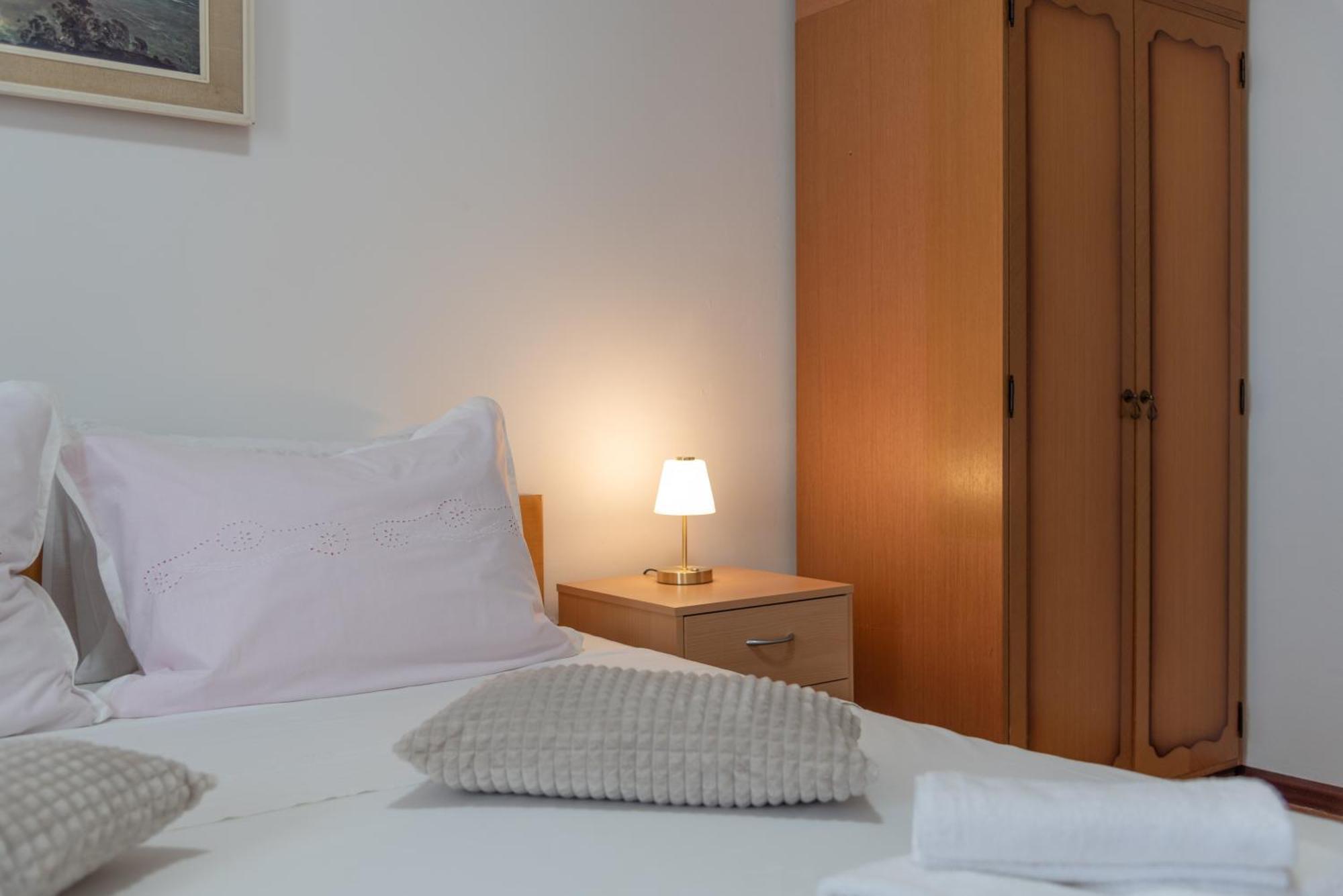 Sunnyrose - Walking Distance From Znjan - Free Public Parking - Huge Balcony Apartamento *